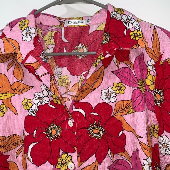 SOLD Floral print button down shirt size M - Picture 4 of 7